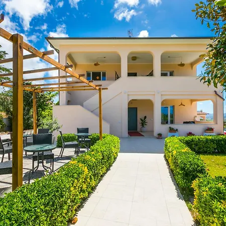 Basilico By Interhome
